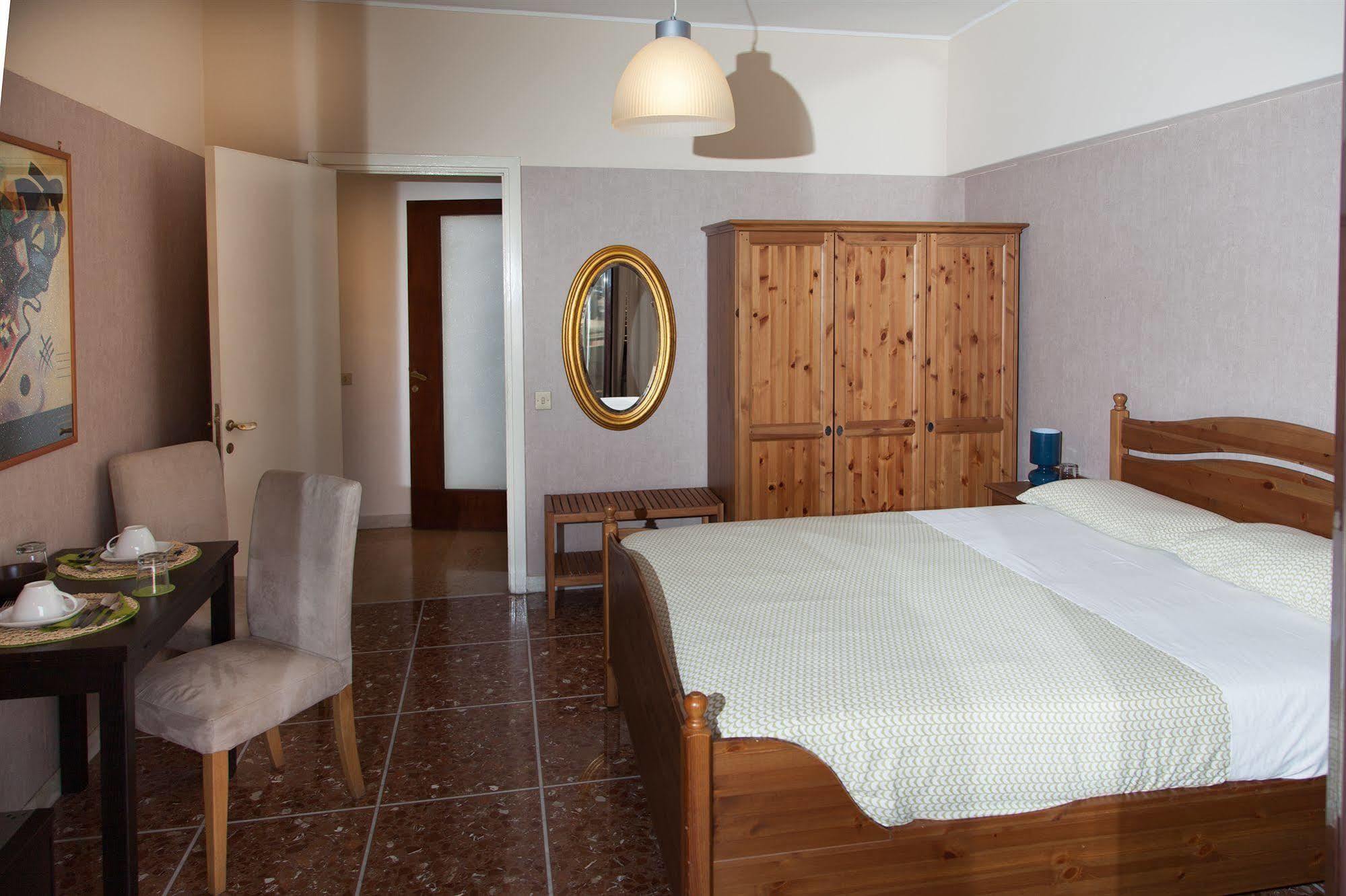 ローマ Santa Croce Bed & Breakfast エクステリア 写真